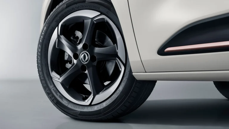 Dongfeng box EV wheel closeup דונגפנג בוקס חישוק גלגל