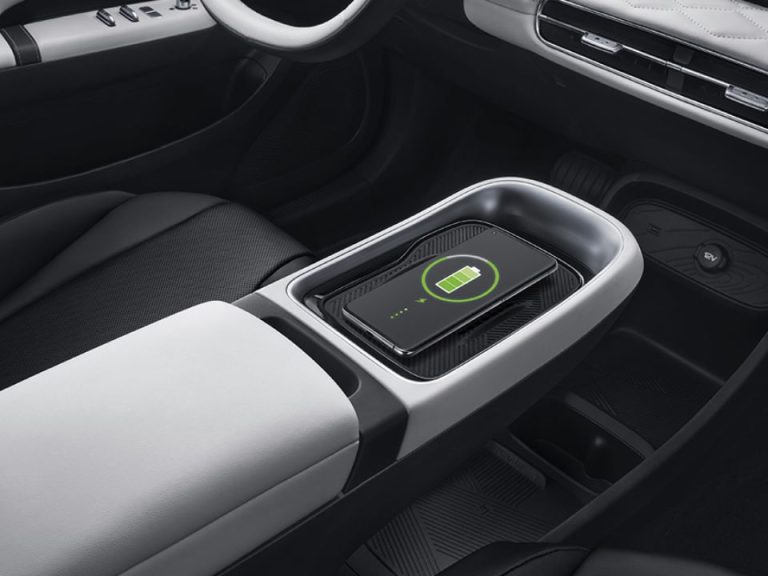 Dongfeng box EV inner wireless charge box