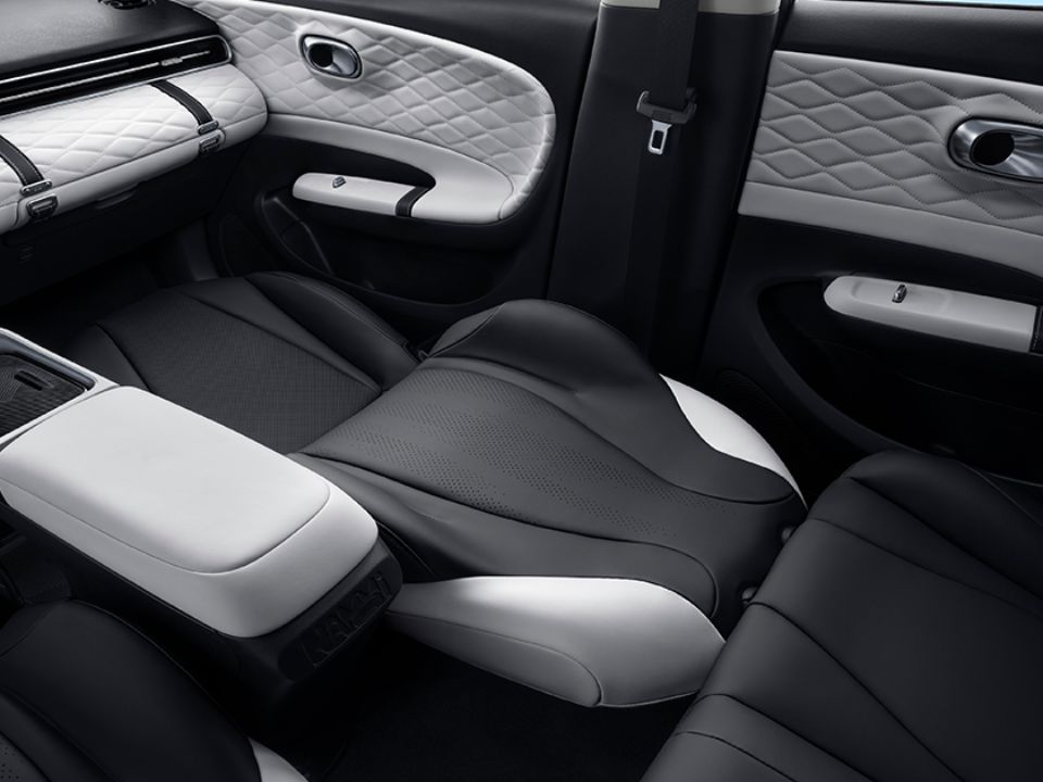 Dongfeng box EV interior seats